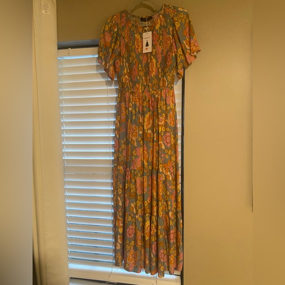 Flutter sleeve maxi dress - Picture 6 of 6